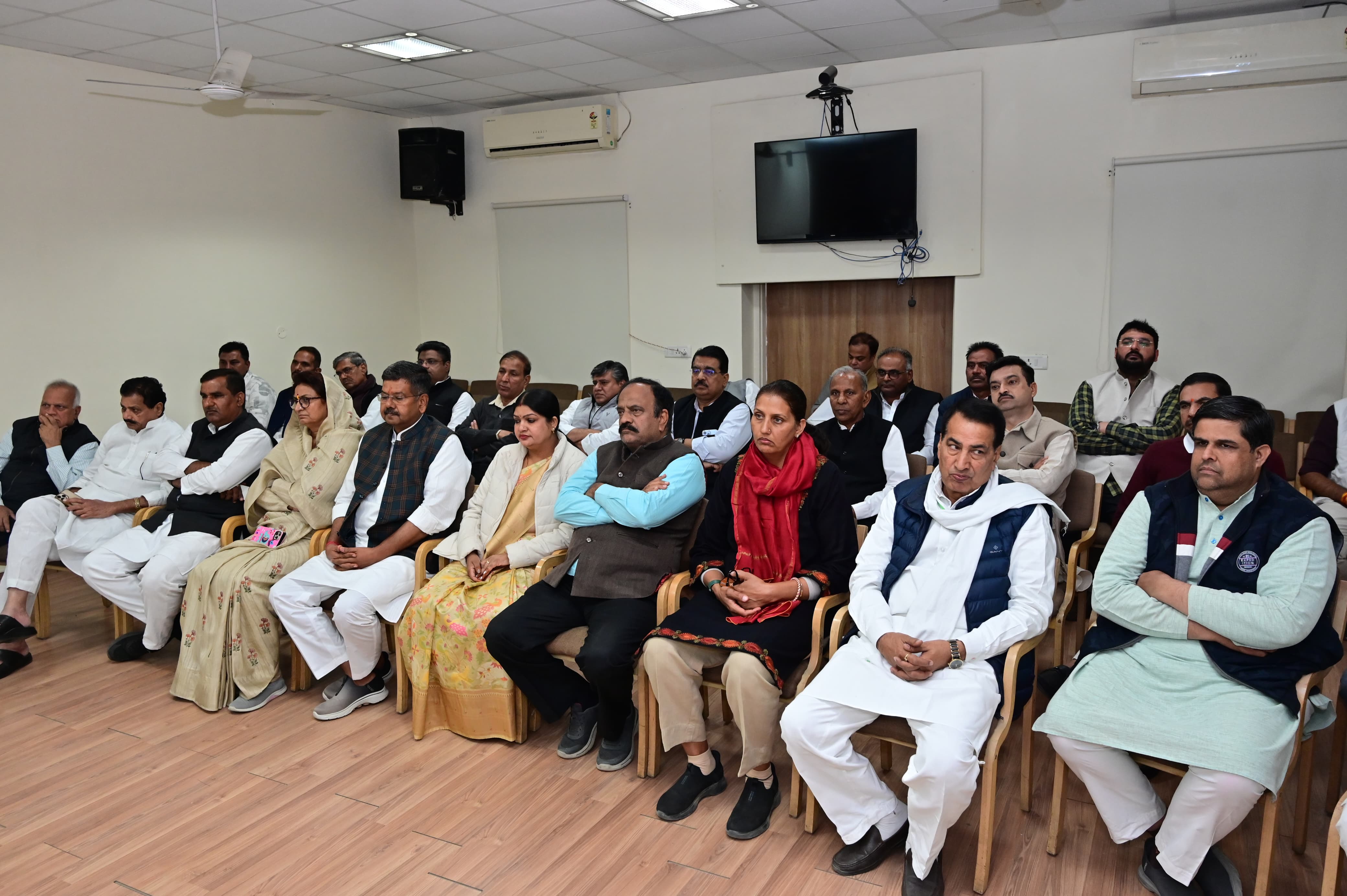 वोट चोर–गद्दी छोड़ रैली की तैयारी तेज़: डोटासरा ने ली बड़ी समीक्षा बैठक वोट चोर–गद्दी छोड़ रैली की तैयारी तेज़: डोटासरा ने ली बड़ी समीक्षा बैठक