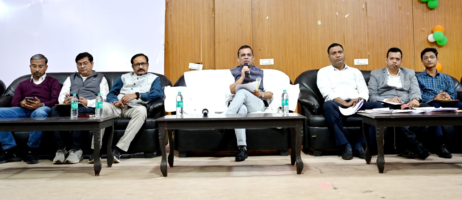 धान खरीदी व्यवस्था की समीक्षा : कलेक्टर महोबे ने ली जिला स्तरीय बैठक, पारदर्शिता और सख्त निगरानी पर दिया जोर धान खरीदी व्यवस्था की समीक्षा : कलेक्टर महोबे ने ली जिला स्तरीय बैठक, पारदर्शिता और सख्त निगरानी पर दिया जोर