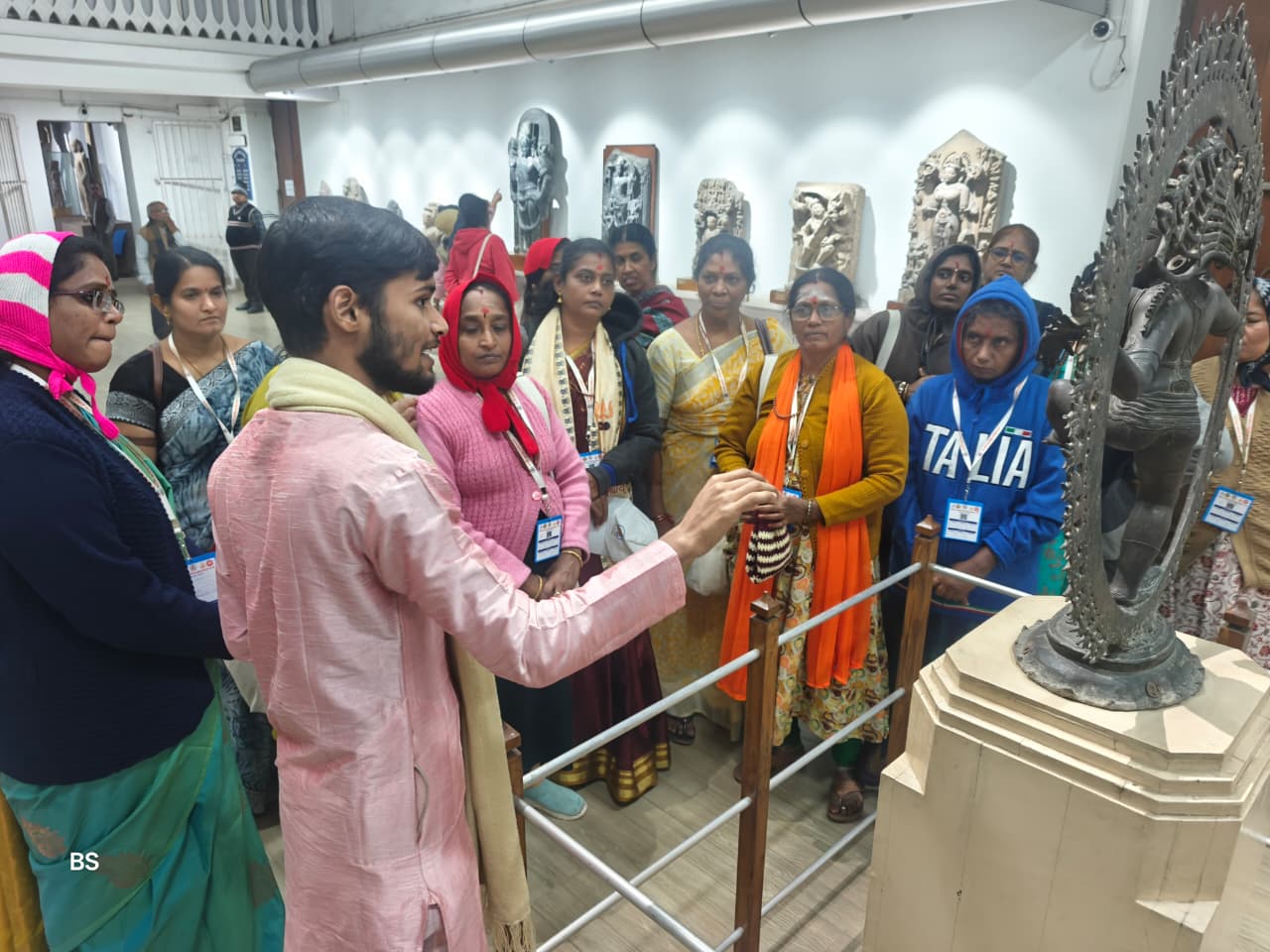 बीएचयू में तमिल दल