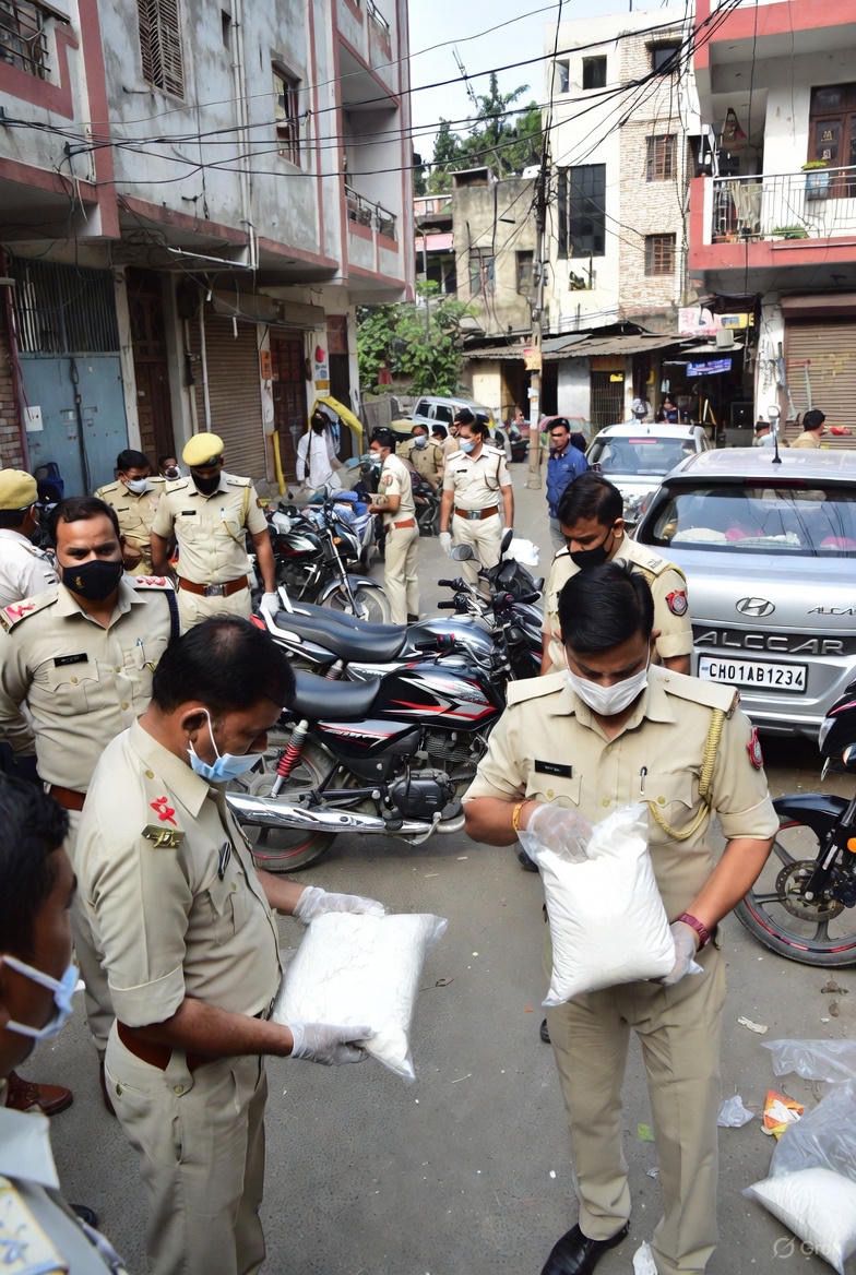 पुलिस ने 9 ड्रग पैडलरों को गिरफ्तार किया, जिनके कब्जे से लगभग 400 ग्राम हेरोइन (चिट्टा) बरामद हुई पुलिस ने 9 ड्रग पैडलरों को गिरफ्तार किया, जिनके कब्जे से लगभग 400 ग्राम हेरोइन (चिट्टा) बरामद हुई