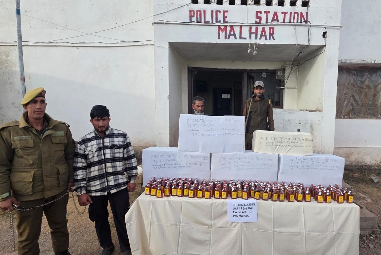 One smuggler arrested with illegal liquor, vehicle seized