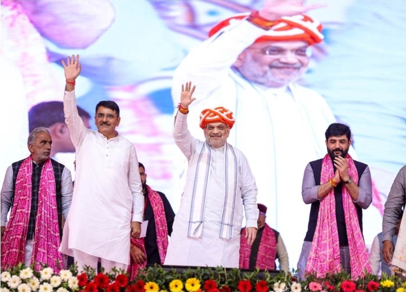 गुजरात के वाव-थराद में अमित शाह