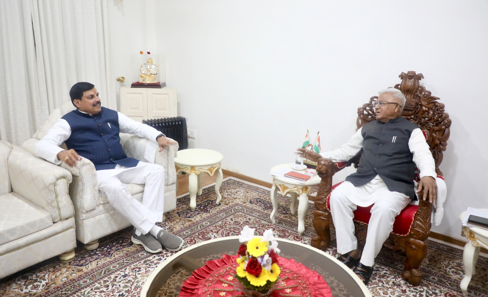 राज्यपाल से मिले मुख्यमंत्री राज्यपाल से मिले मुख्यमंत्री