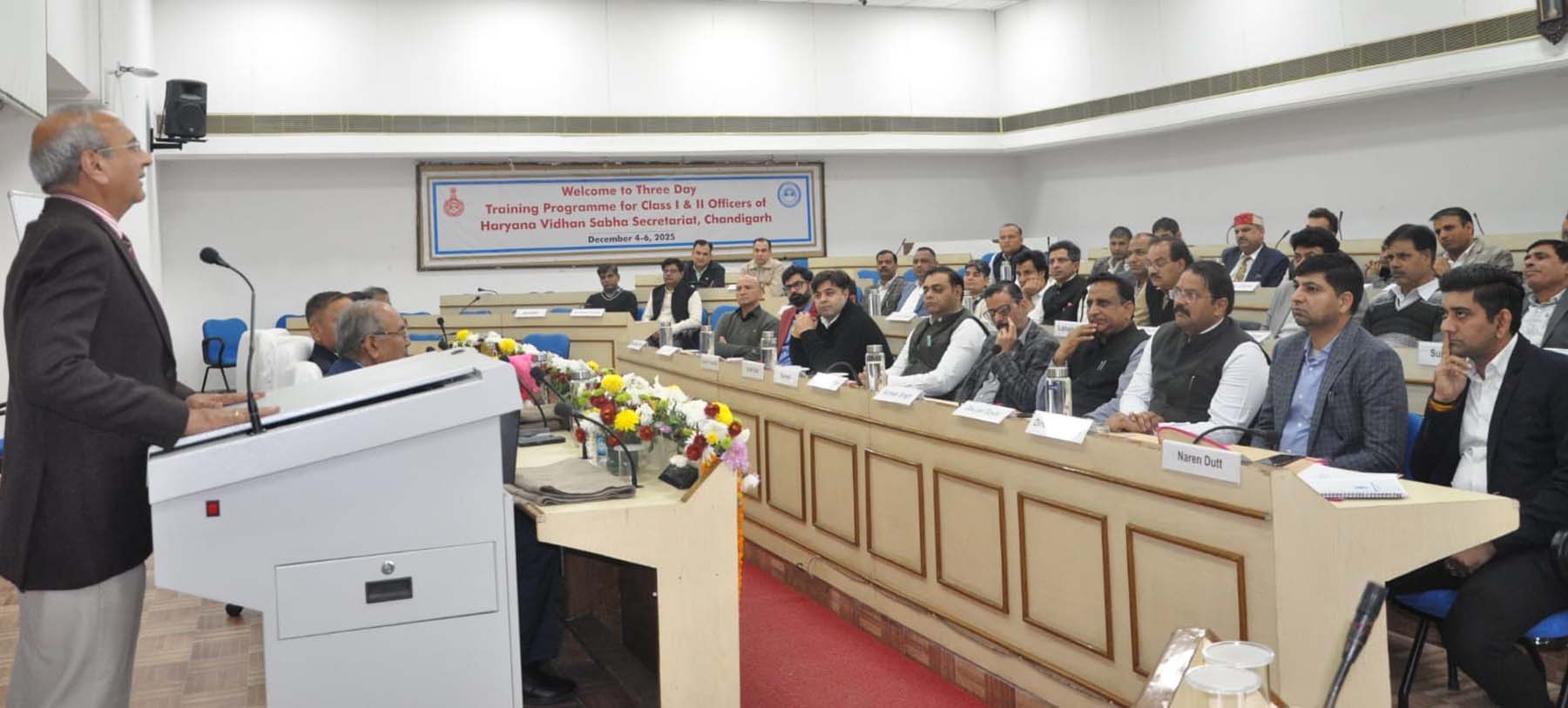 गुरुग्राम स्थित हिपा में Haryana विधान सभा के प्रथम श्रेणी एवं द्वितीय श्रेणी अधिकारियों का क्षमता निर्माण प्रशिक्षण कार्यक्रम में बोलते हिपा के महानिदेशक मनोज यादव. गुरुग्राम स्थित हिपा में Haryana विधान सभा के प्रथम श्रेणी एवं द्वितीय श्रेणी अधिकारियों का क्षमता निर्माण प्रशिक्षण कार्यक्रम में बोलते हिपा के महानिदेशक मनोज यादव.