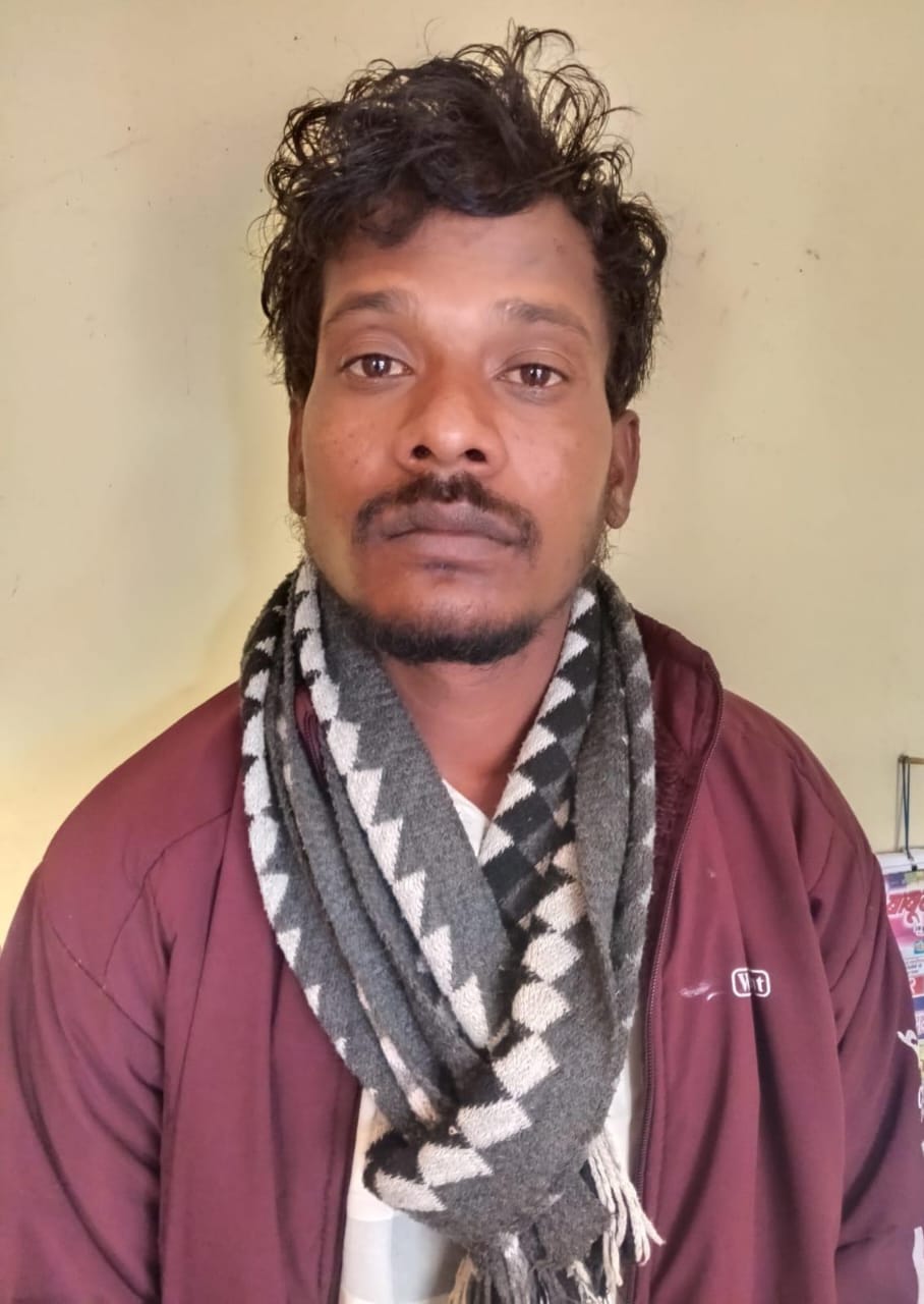 पुलिस गिरफ्त में आरोपित.