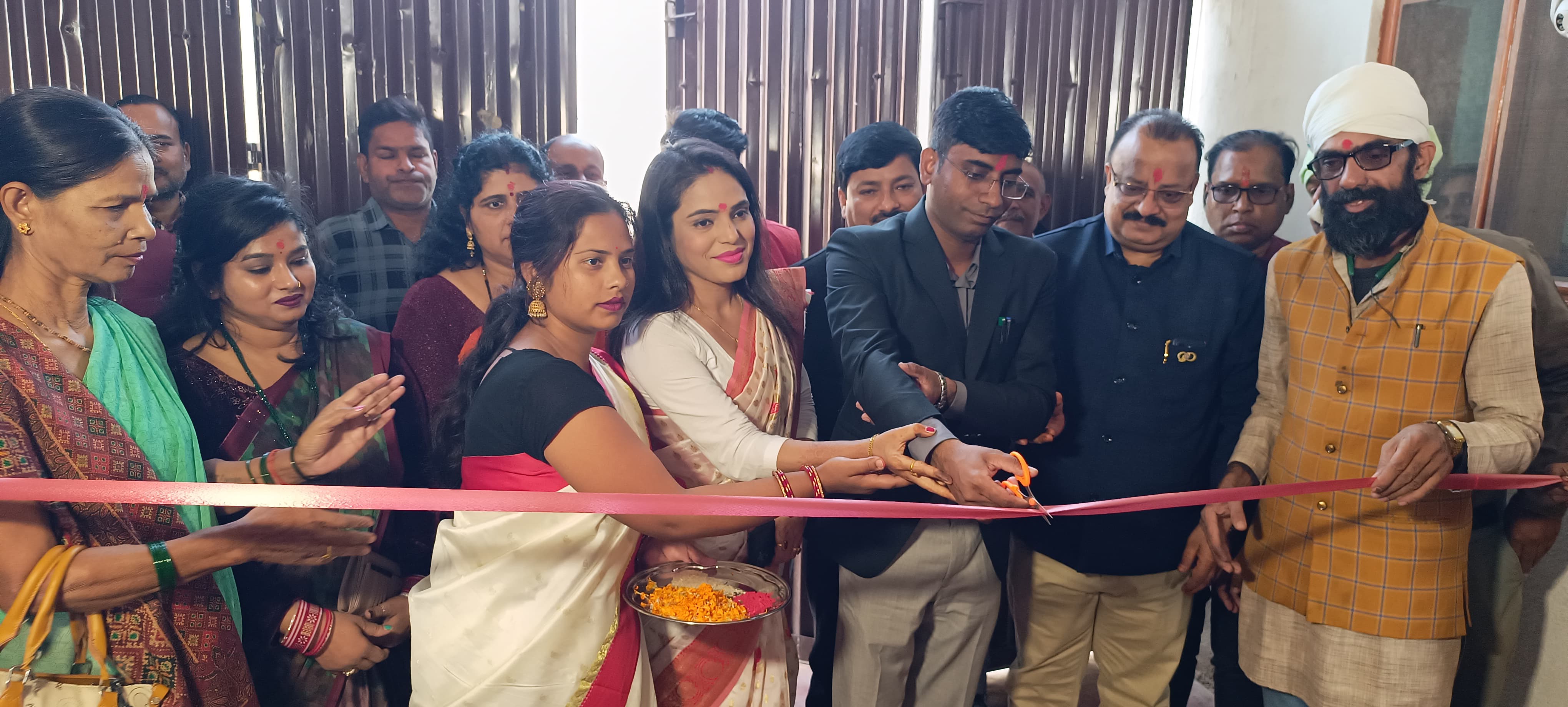 महिला शेल्टर होम का उद्घाटन करते अतिथि