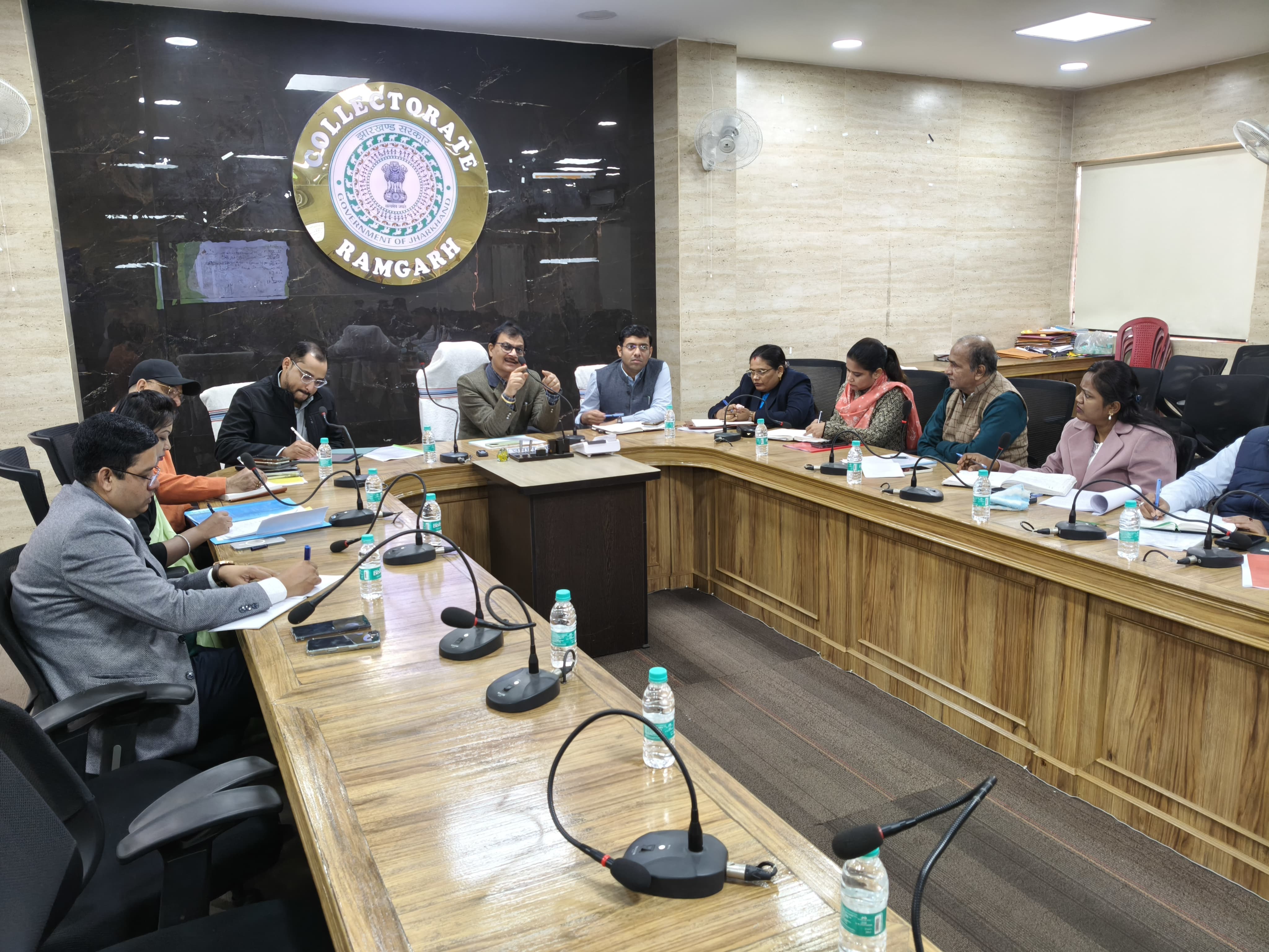 बैठक में शामिल अधिकारी