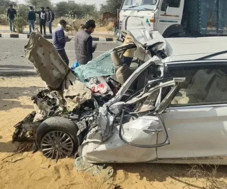 कार एक्सीडेंट में 5 घायल