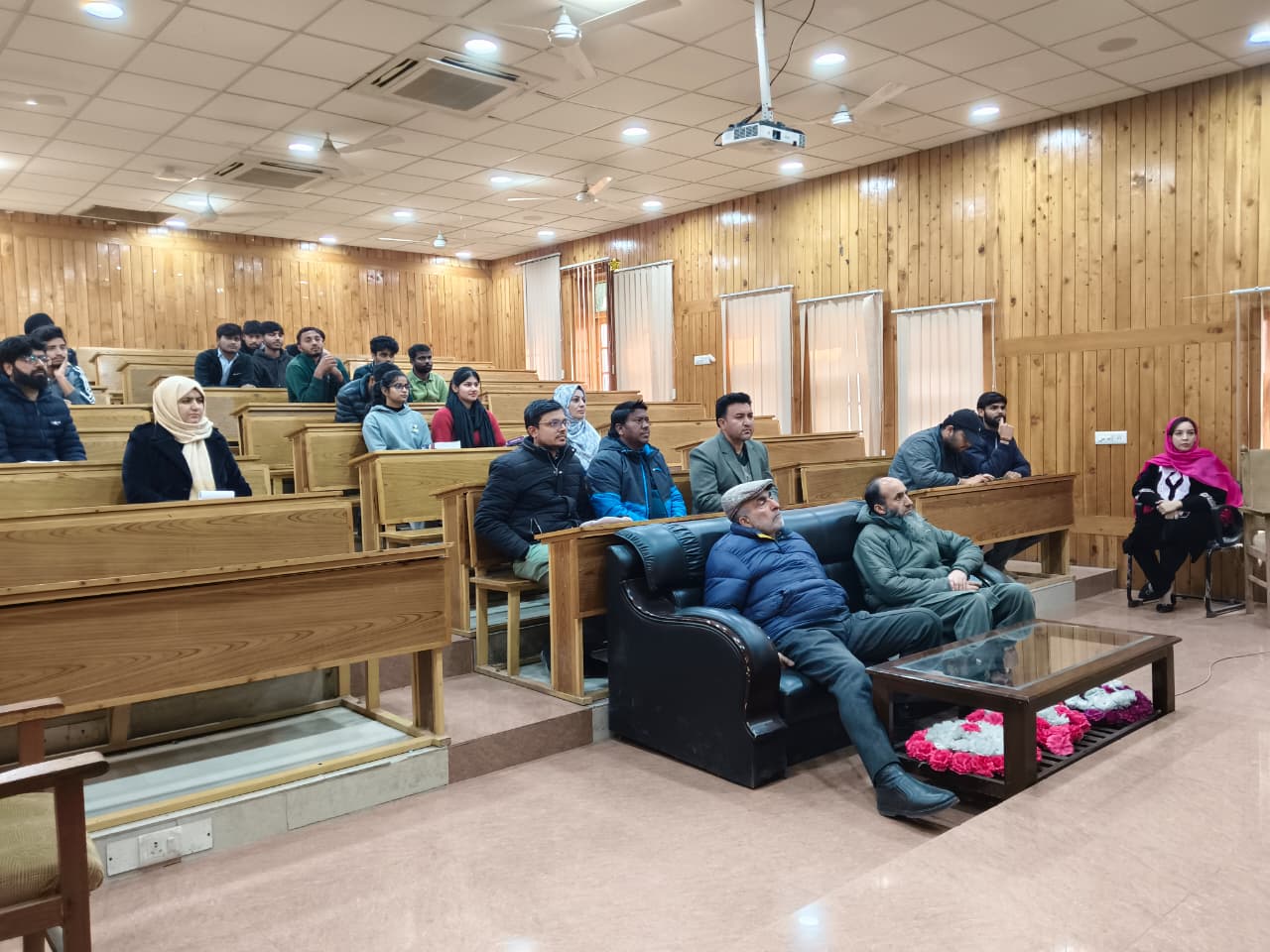 इलेक्ट्रॉनिक्स और संचार इंजीनियरिंग विभाग (ईसीई) ने शनिवार को सैटेलाइट एंटीना प्रौद्योगिकी पर एक विशेष सेमिनार का आयोजन किया