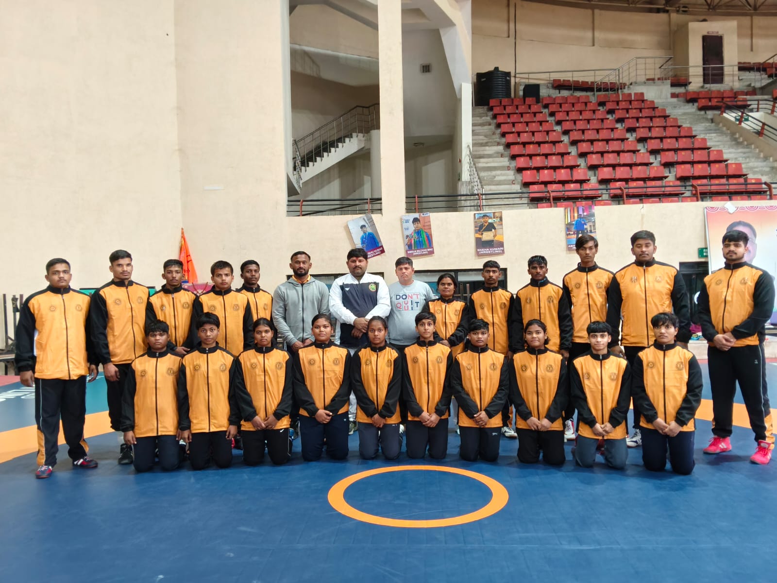 टीम के खिलाडियों की तस्‍वीर