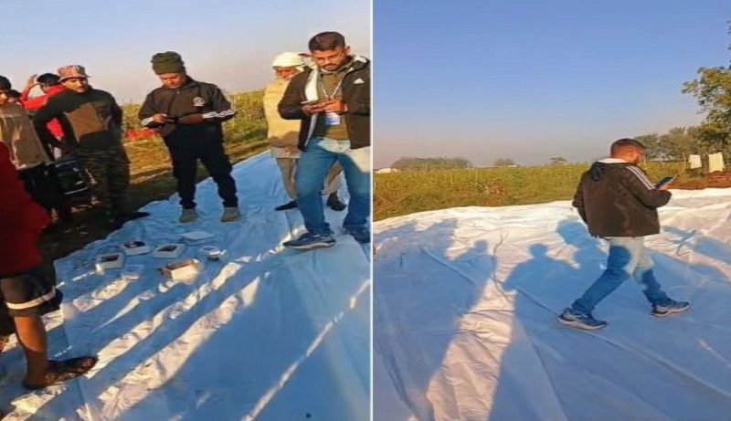 डीआरडीओ का बड़ा परीक्षण बैलून खेत में गिरने के बाद जांच करते अधिकारी