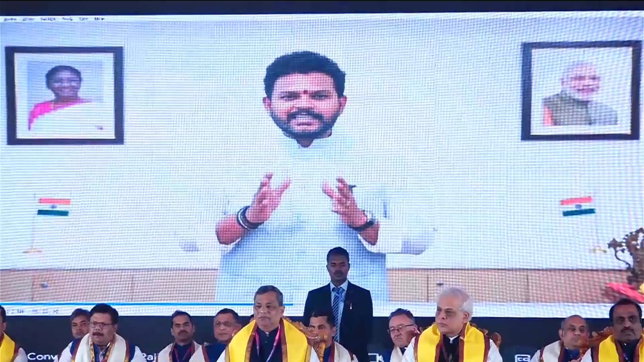 वर्चुअल संबोधित करते हुए नागर विमानन मंत्री वर्चुअल संबोधित करते हुए नागर विमानन मंत्री