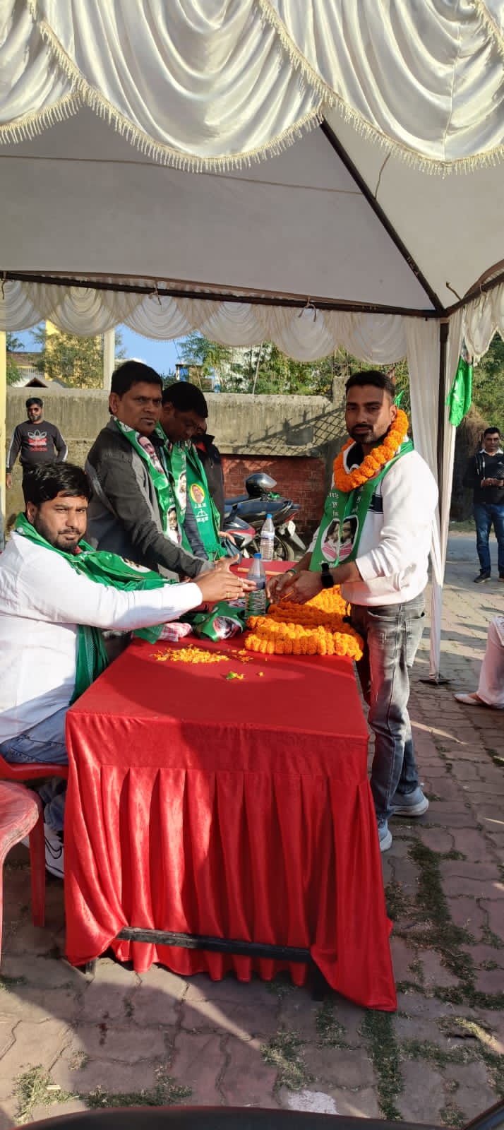 बैठक में शामिल झामुमो कार्यकर्ता पदाधिकारीगण बैठक में शामिल झामुमो कार्यकर्ता पदाधिकारीगण