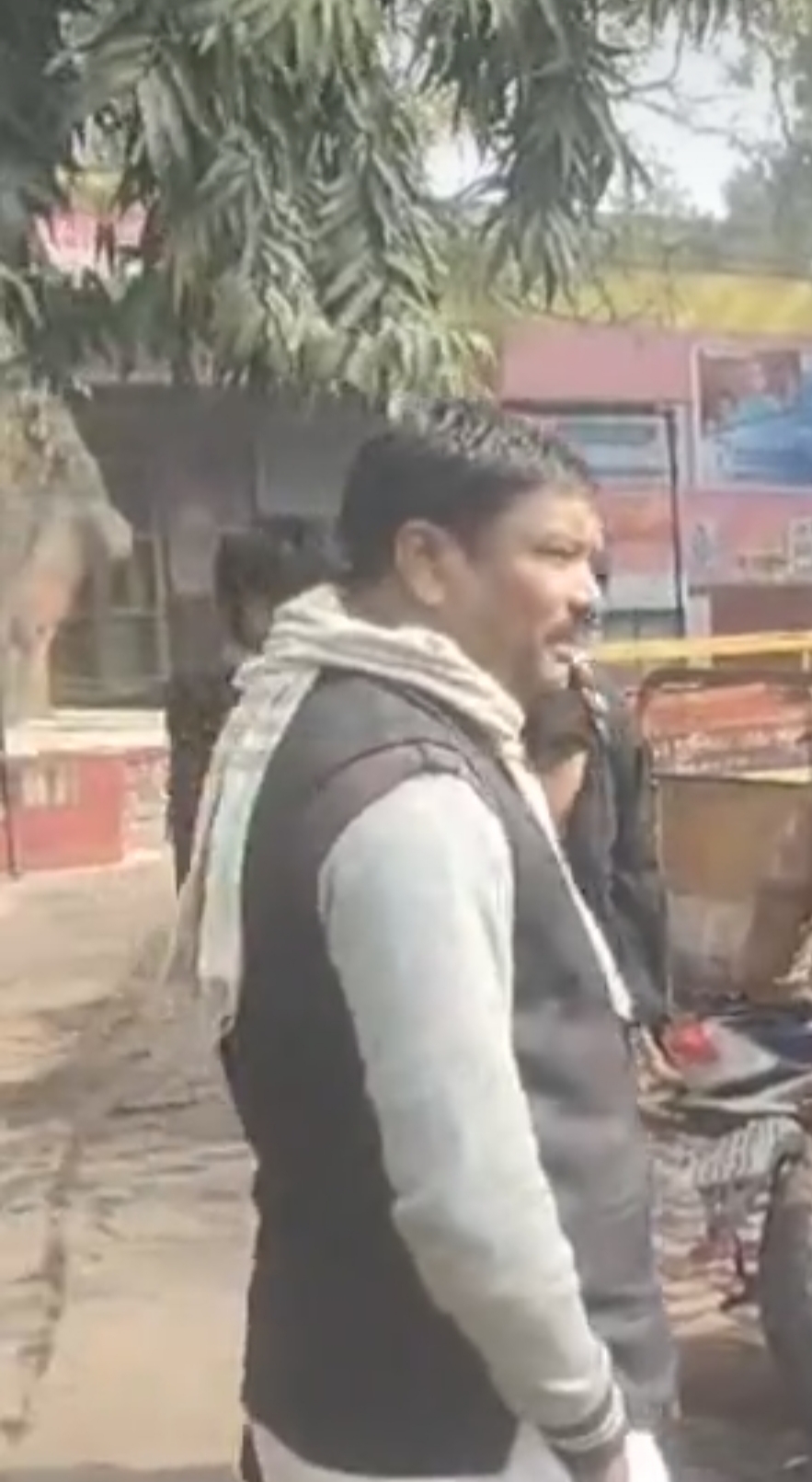 अस्पताल में मौजूद परिजन