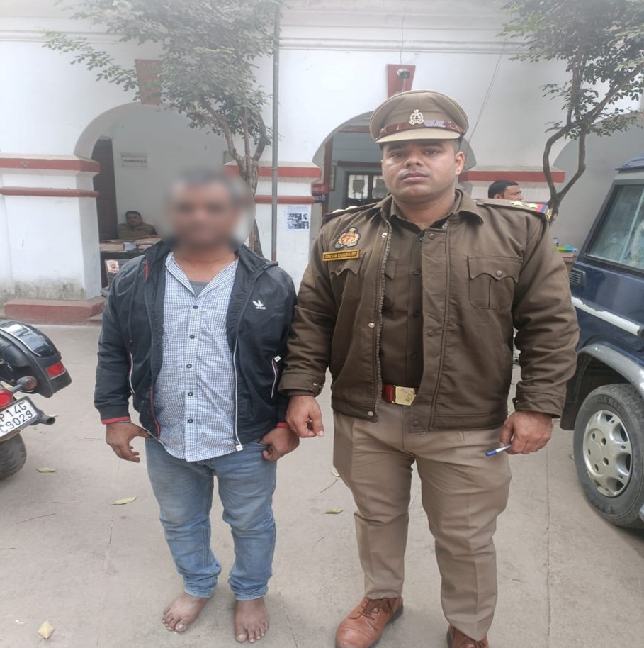 दूसरे के स्थान पर Examination देते हुए गिरफतार नटवरलाल का छाया चित्र दूसरे के स्थान पर Examination देते हुए गिरफतार नटवरलाल का छाया चित्र