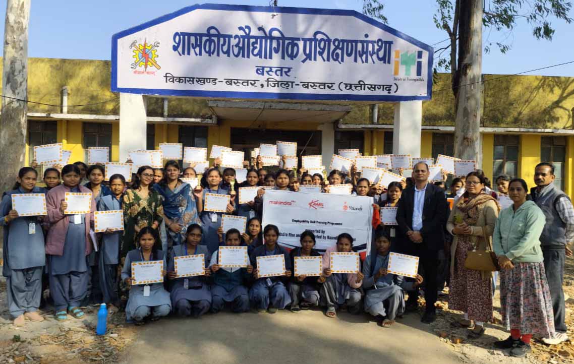 आईटीआई बस्तर में प्रशिक्षणार्थियों को मिला महिंद्रा प्राइड क्लासरूम का प्रशिक्षण