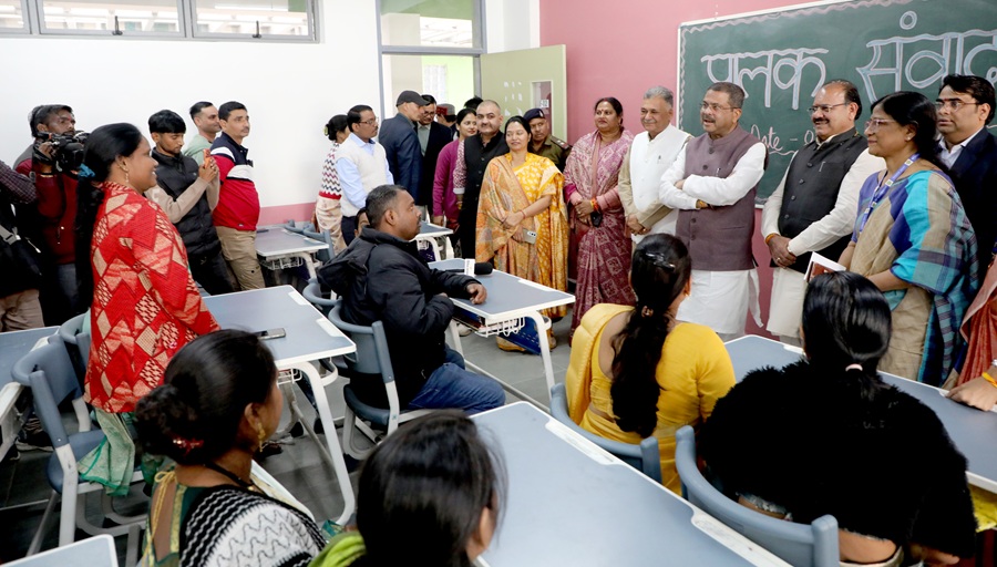 केन्द्रीय मंत्री धर्मेंद्र प्रधान ने भोपाल के कमला नेहरू सांदीपनि विद्यालय का किया निरीक्षण केन्द्रीय मंत्री धर्मेंद्र प्रधान ने भोपाल के कमला नेहरू सांदीपनि विद्यालय का किया निरीक्षण