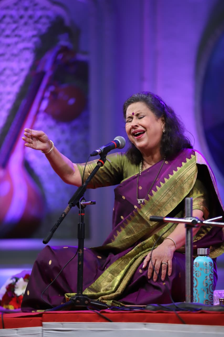 Singer arati tinkalekar