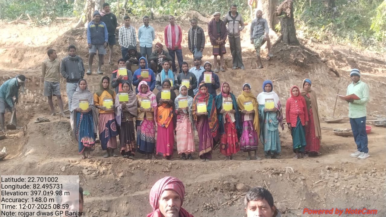 कोरबा : रोजगार दिवस में ग्रामीणों को आजीविका डबरी और क्यूआर कोड की दी गई जानकारी कोरबा : रोजगार दिवस में ग्रामीणों को आजीविका डबरी और क्यूआर कोड की दी गई जानकारी