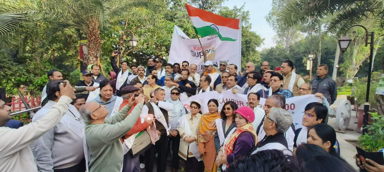 वॉक के बाद के लिए गया ग्रुप फोटो