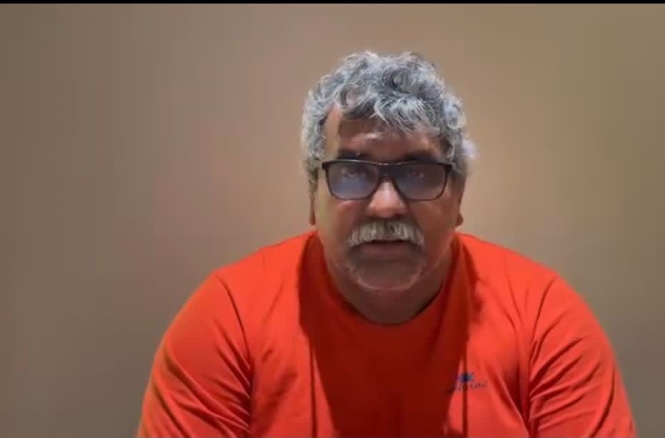 सोशल मीडिया पर बोलते जितेन्द्र तिवारी