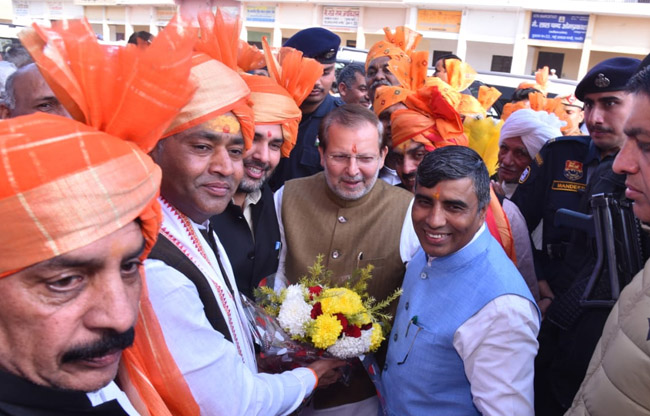 सोनीपत मंत्री डा. अरविंद शर्मा का स्वागत करते हुए चेयरमैन निशांत छौक्कर और वाइस चेयरमैन योगेश कौशिक सोनीपत मंत्री डा. अरविंद शर्मा का स्वागत करते हुए चेयरमैन निशांत छौक्कर और वाइस चेयरमैन योगेश कौशिक