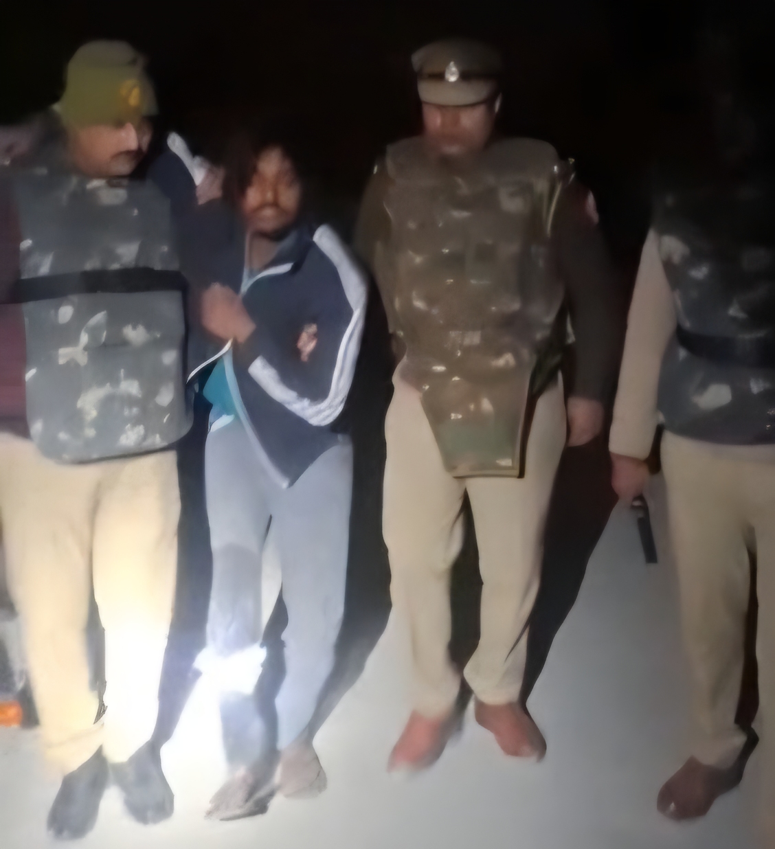 पुलिस मुठभेड़ में घायल लुटेरा