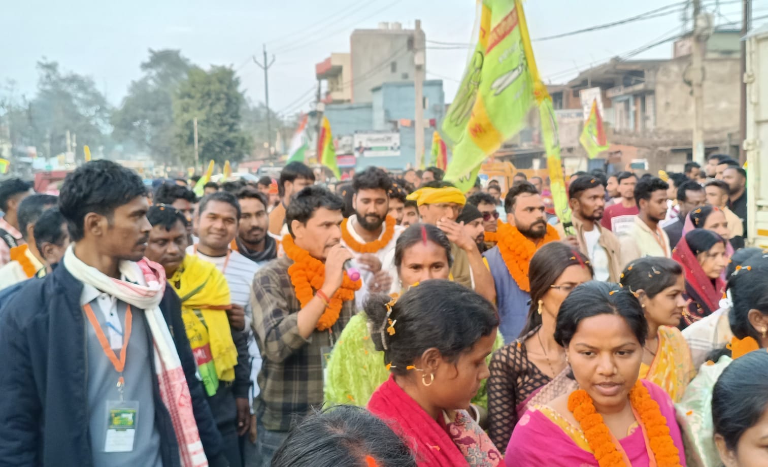 पदयात्रा में शामिल लोग