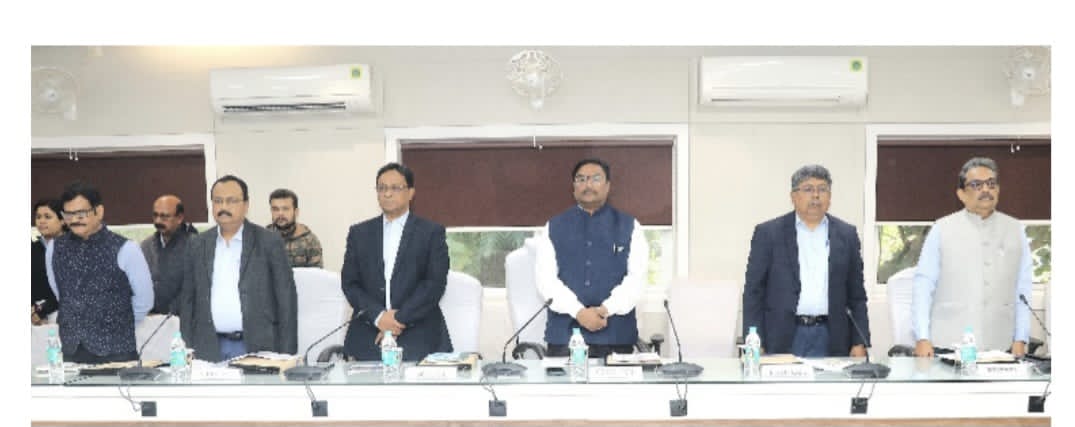 बैठक में उपस्थित अधिकारी