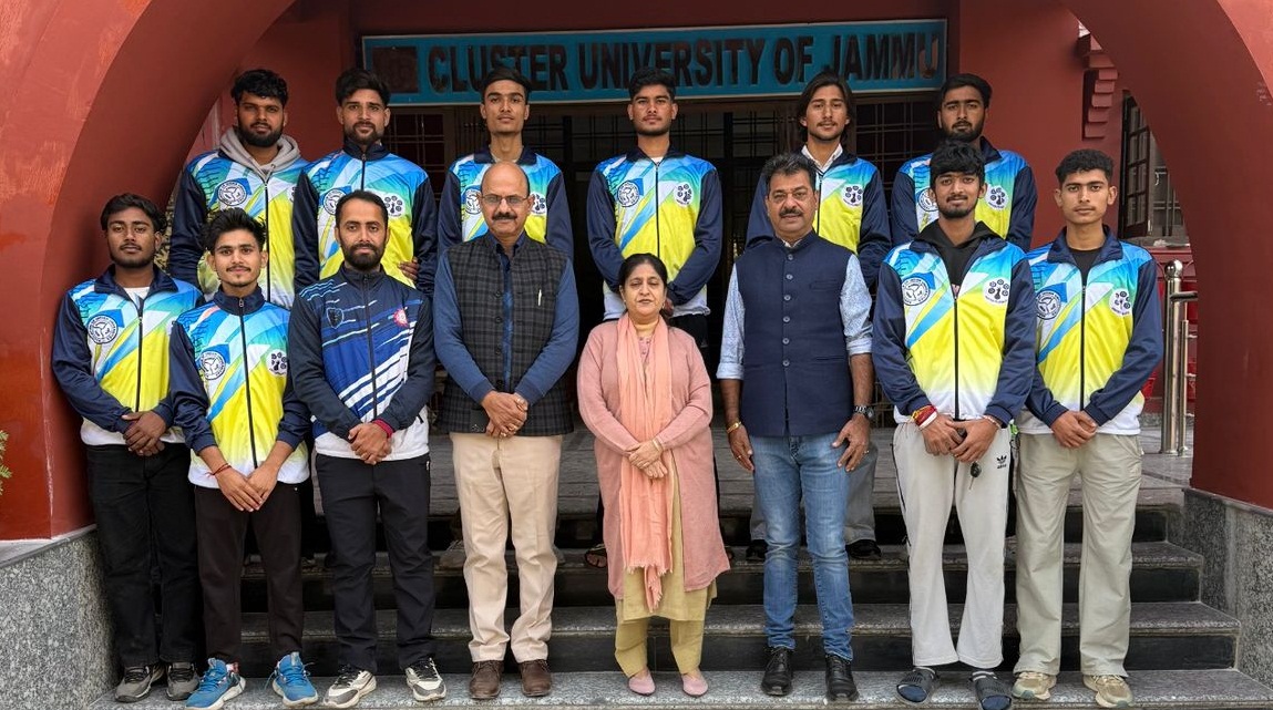 क्लस्टर यूनिवर्सिटी ऑफ जम्मू की वॉलीबॉल टीम नॉर्थ ज़ोन इंटर-यूनिवर्सिटी टूर्नामेंट के लिए रवाना क्लस्टर यूनिवर्सिटी ऑफ जम्मू की वॉलीबॉल टीम नॉर्थ ज़ोन इंटर-यूनिवर्सिटी टूर्नामेंट के लिए रवाना