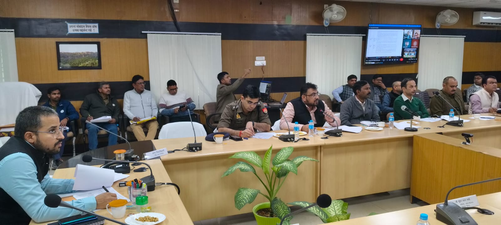 जिला स्तरीय उद्योग बंधु की बैठक की अध्यक्षता करते सीडीओ पवन कुमार मीना जिला स्तरीय उद्योग बंधु की बैठक की अध्यक्षता करते सीडीओ पवन कुमार मीना