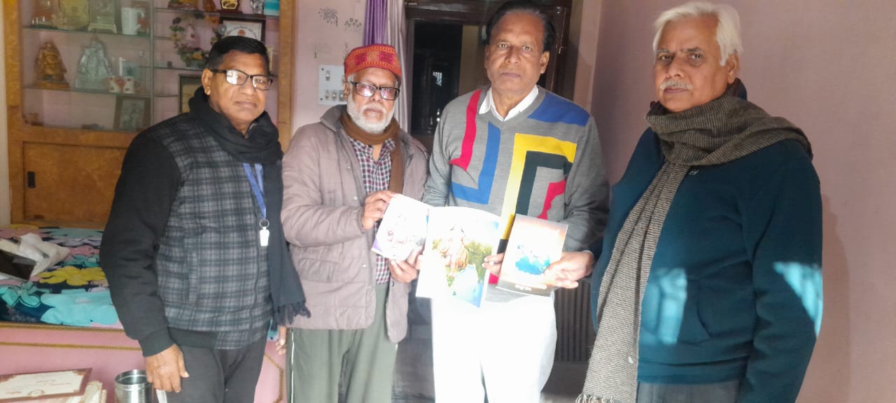 लालाराम दुवे के घर मौजूद स्वयंसेवक लालाराम दुवे के घर मौजूद स्वयंसेवक