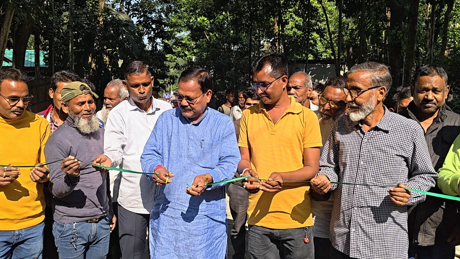 फीता काटते विधायक खगेश्वर राय