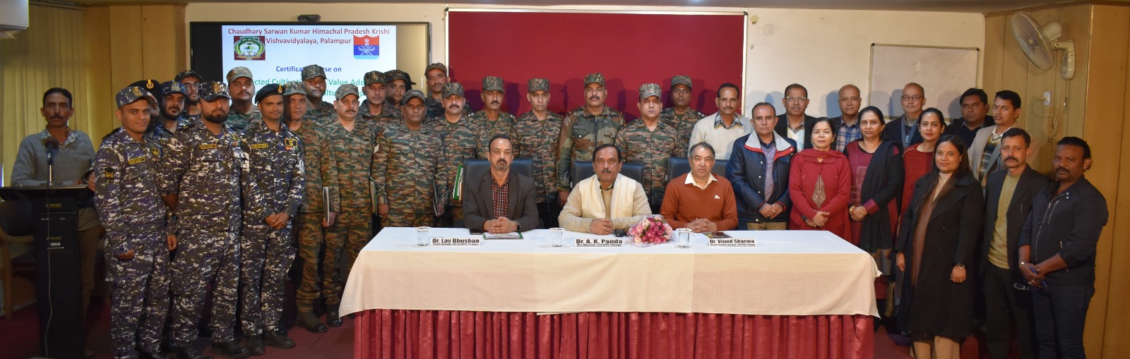 कृषि विश्वविद्यालय में आयोजित कार्यक्रम में मौजूद.