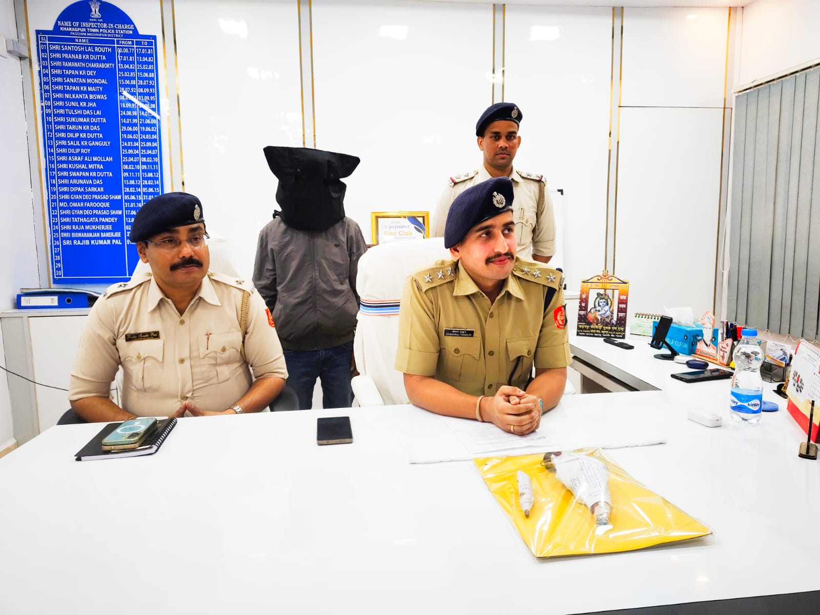 हथियार संग पकड़ा गया युवक.