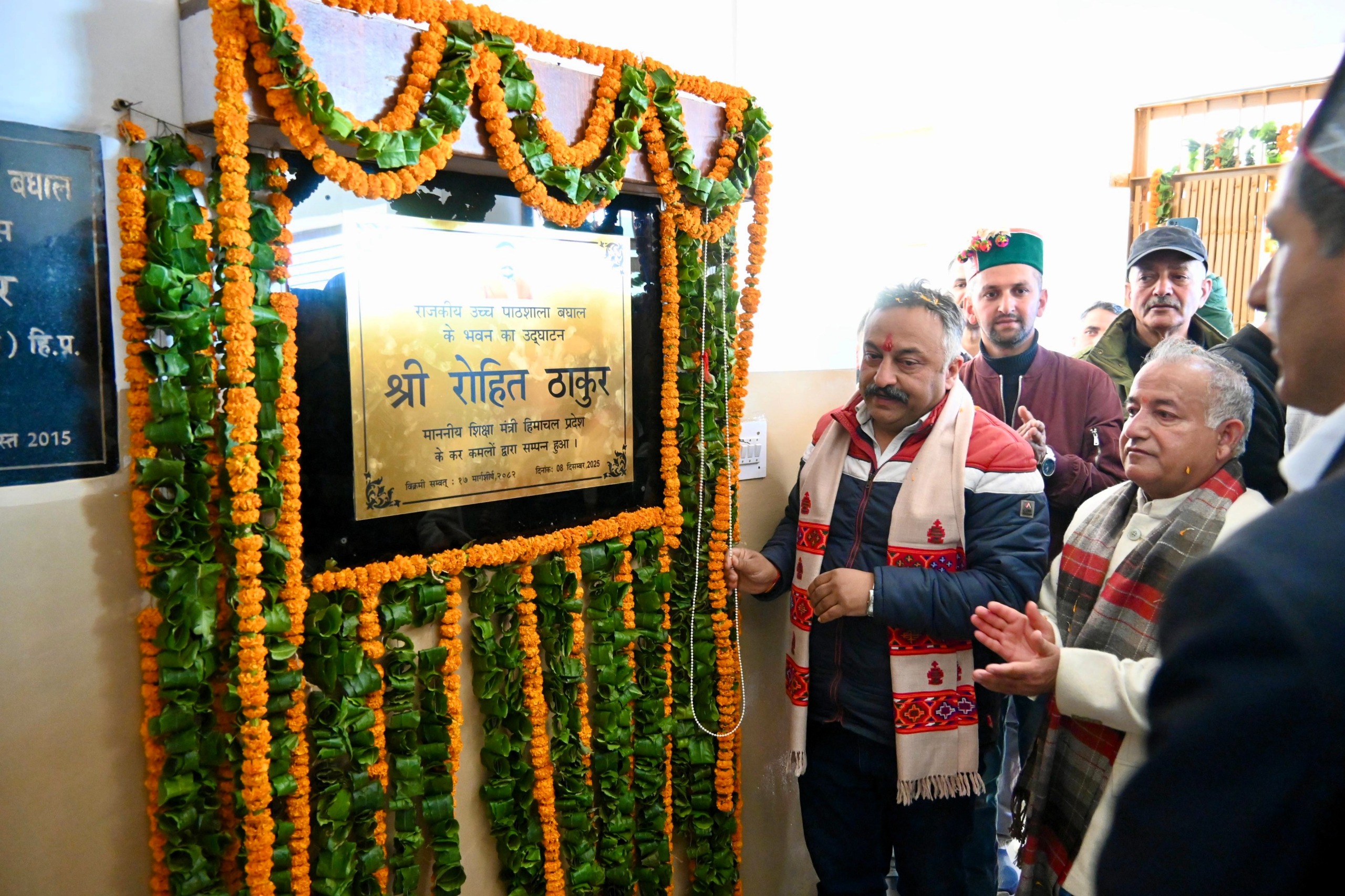 शिक्षा मंत्री लोकार्पण करते हुए शिक्षा मंत्री लोकार्पण करते हुए