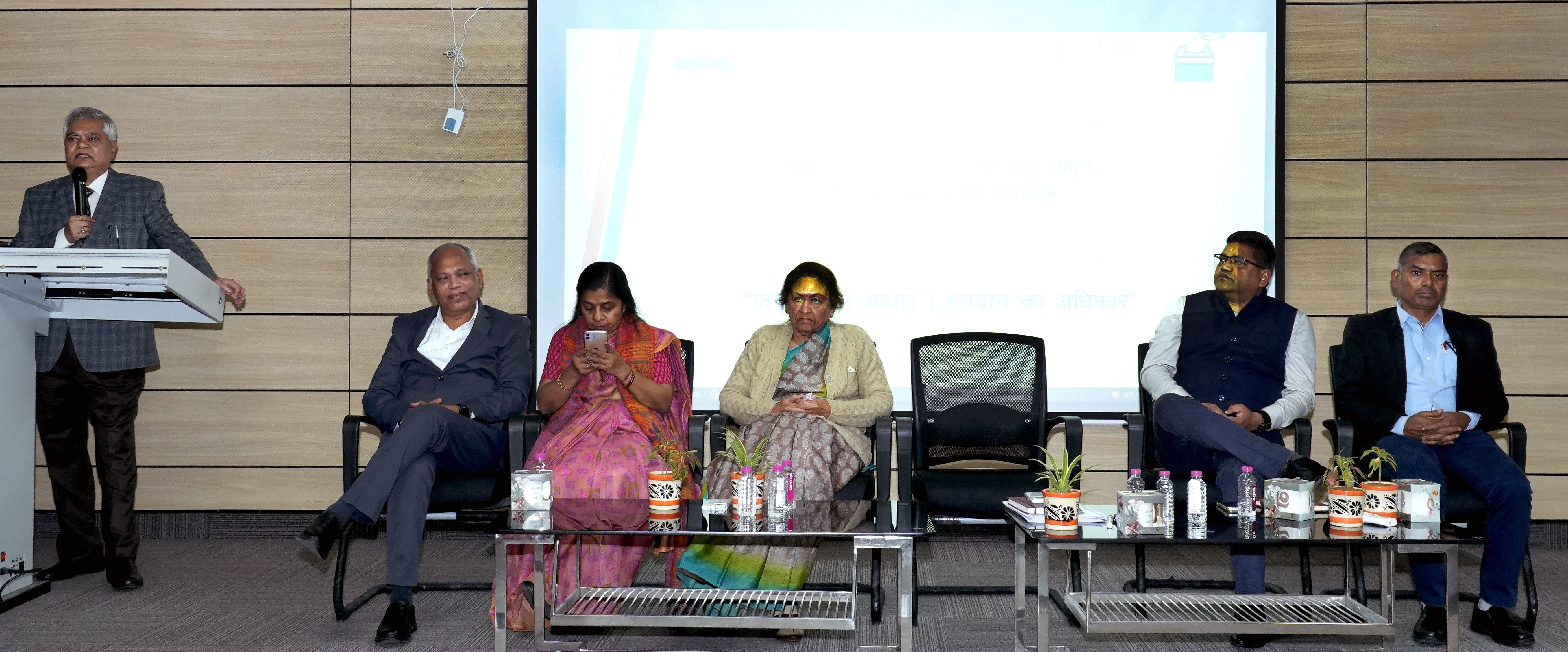 युवा विचार गोष्ठी में मतदान के महत्व पर हुई सारगर्भित चर्चा