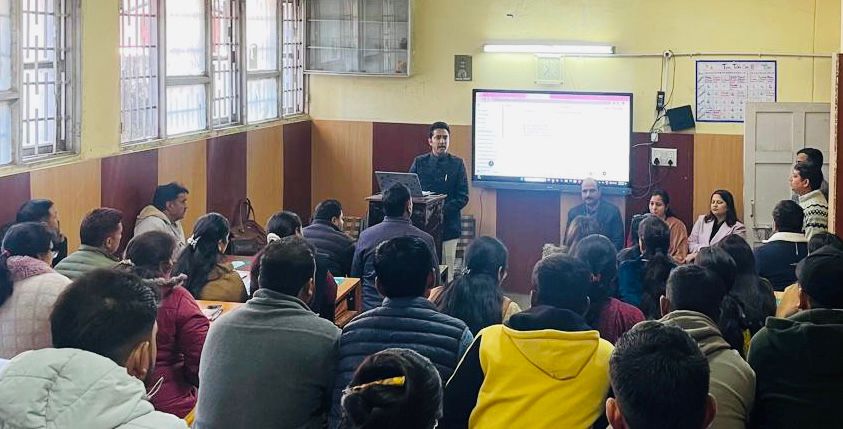 एकीकृत फ्लैट पैनल प्रदर्शन आईएफपीडी प्रशिक्षण कार्यक्रम के दौरान . एकीकृत फ्लैट पैनल प्रदर्शन आईएफपीडी प्रशिक्षण कार्यक्रम के दौरान .