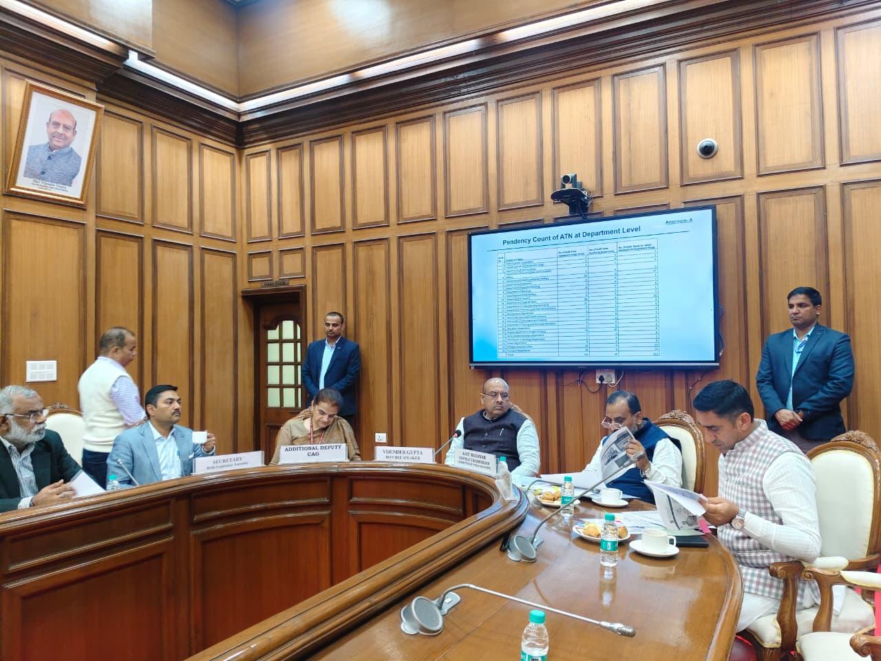 दिल्ली विधानसभा में Monday को उच्च स्तरीय समीक्षा बैठक की अध्यक्षता करते अध्यक्ष विजेंद्र गुप्ता