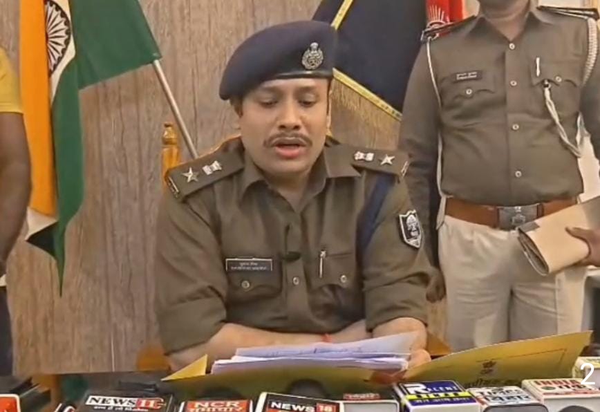 जानकारी देते सिटी एसपी जानकारी देते सिटी एसपी