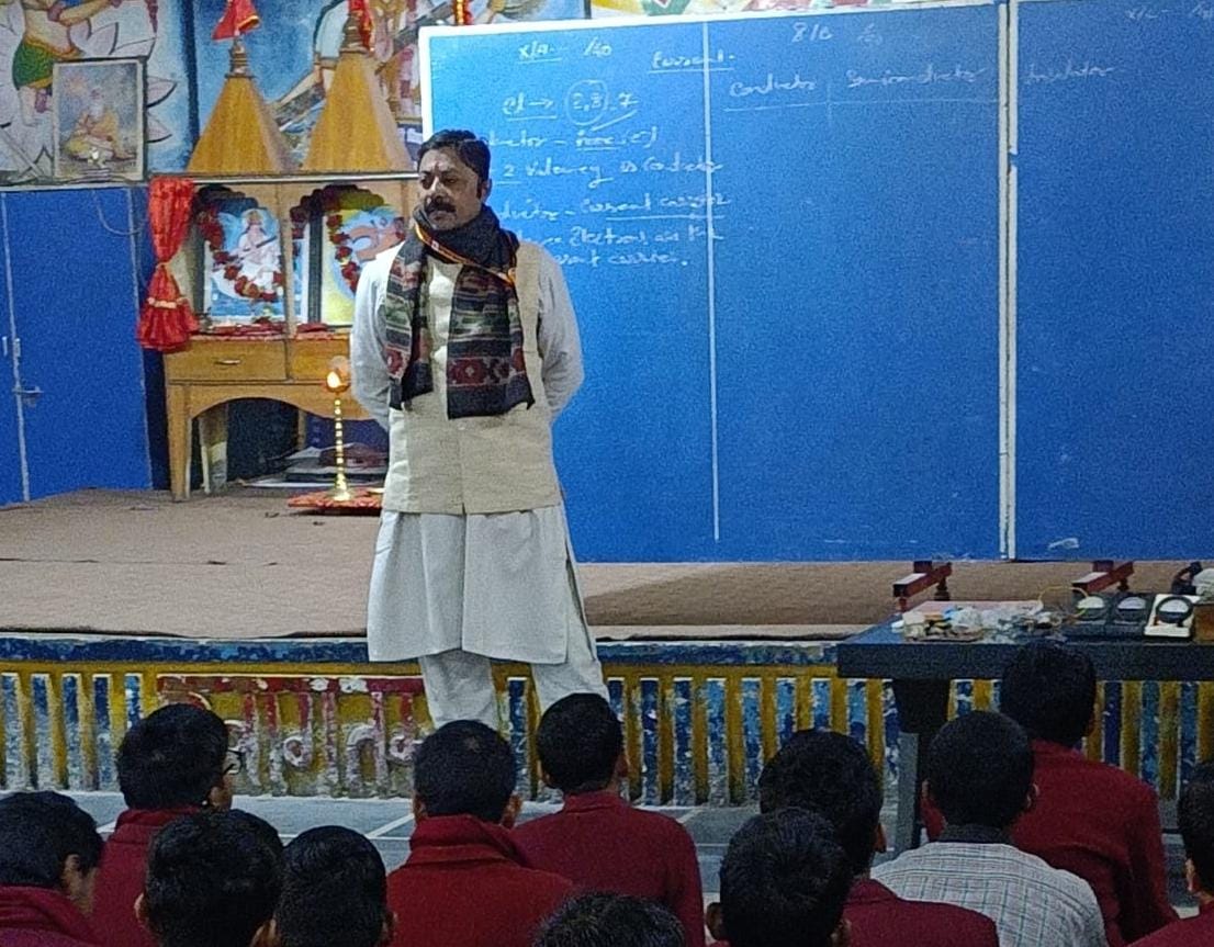 क्लास में शामिल छात्र क्लास में शामिल छात्र