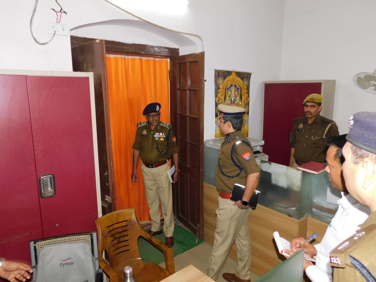 पुलिस लाइन से लेकर पुलिस ऑफिस की सभी शाखाओं तक व्यवस्थाओं की गहन समीक्षा* पुलिस लाइन से लेकर पुलिस ऑफिस की सभी शाखाओं तक व्यवस्थाओं की गहन समीक्षा*