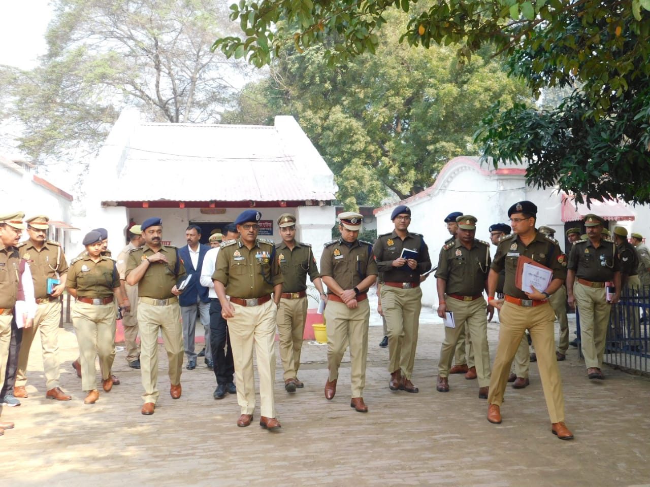पुलिस लाइन से लेकर पुलिस ऑफिस की सभी शाखाओं तक व्यवस्थाओं की गहन समीक्षा* पुलिस लाइन से लेकर पुलिस ऑफिस की सभी शाखाओं तक व्यवस्थाओं की गहन समीक्षा*