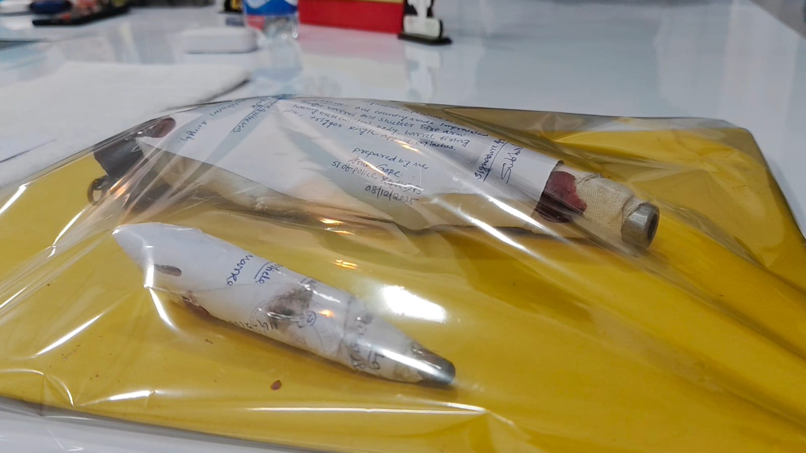 हथियार संग पकड़ा गया युवक। हथियार संग पकड़ा गया युवक।