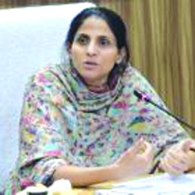 जानकारी देती मेला अधिकारी सु सोनिका