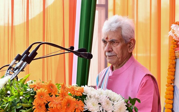 उपराज्यपाल ने जम्मू में प्राकृतिक आपदाओं और पाक गोलाबारी से प्रभावित परिवारों के लिए 350 नए घरों के निर्माण का किया शिलान्यास