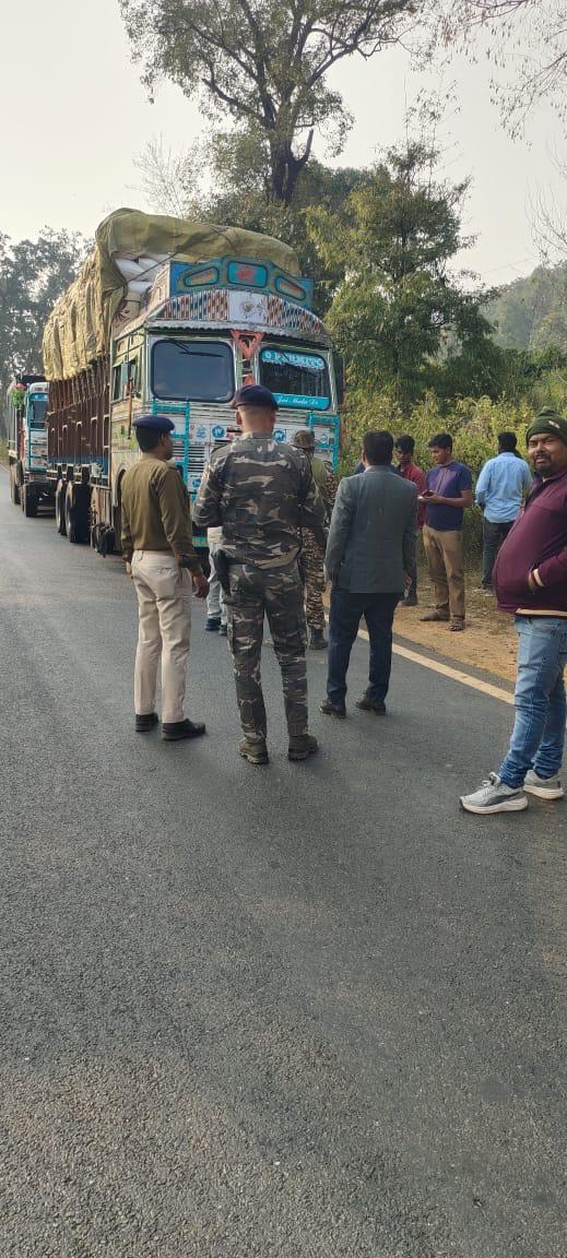 वाहन जांच करते डीटीओ