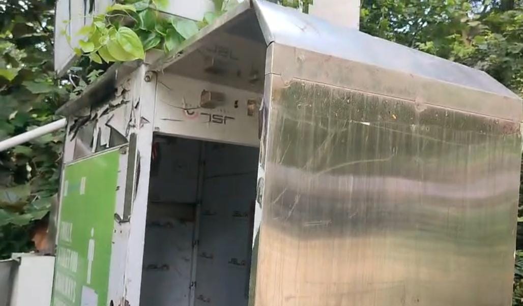 क्षतिग्रस्त टॉयलेट क्षतिग्रस्त टॉयलेट