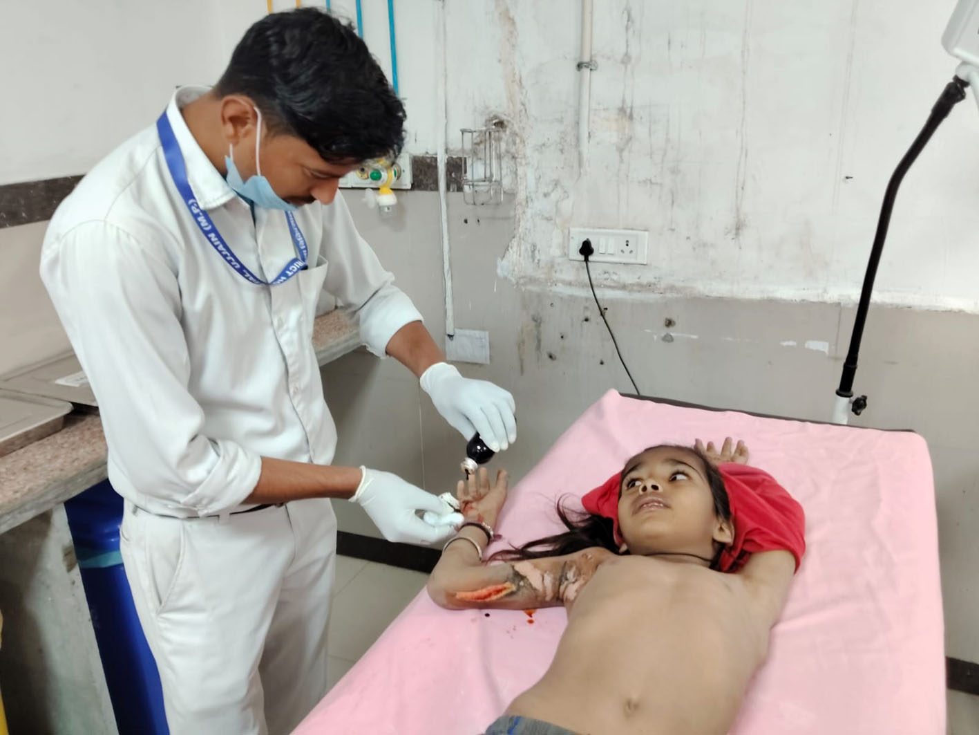 हाईटेंशन लाइन से झुलसी बालिका हाईटेंशन लाइन से झुलसी बालिका