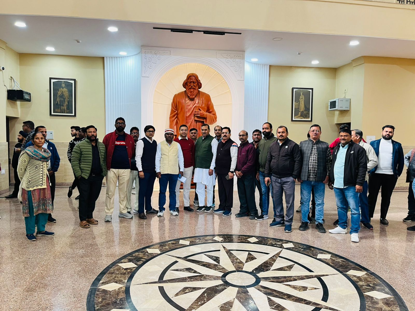 लखनऊ विश्वविद्यालय: धरना देने टैगोर पुस्तकालय पहुंचे कर्मचारी नेता लखनऊ विश्वविद्यालय: धरना देने टैगोर पुस्तकालय पहुंचे कर्मचारी नेता